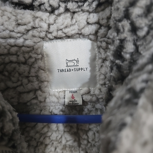 Thread And Supply Cozy Sherpa Fleece Vest Size M - Picture 2 of 10